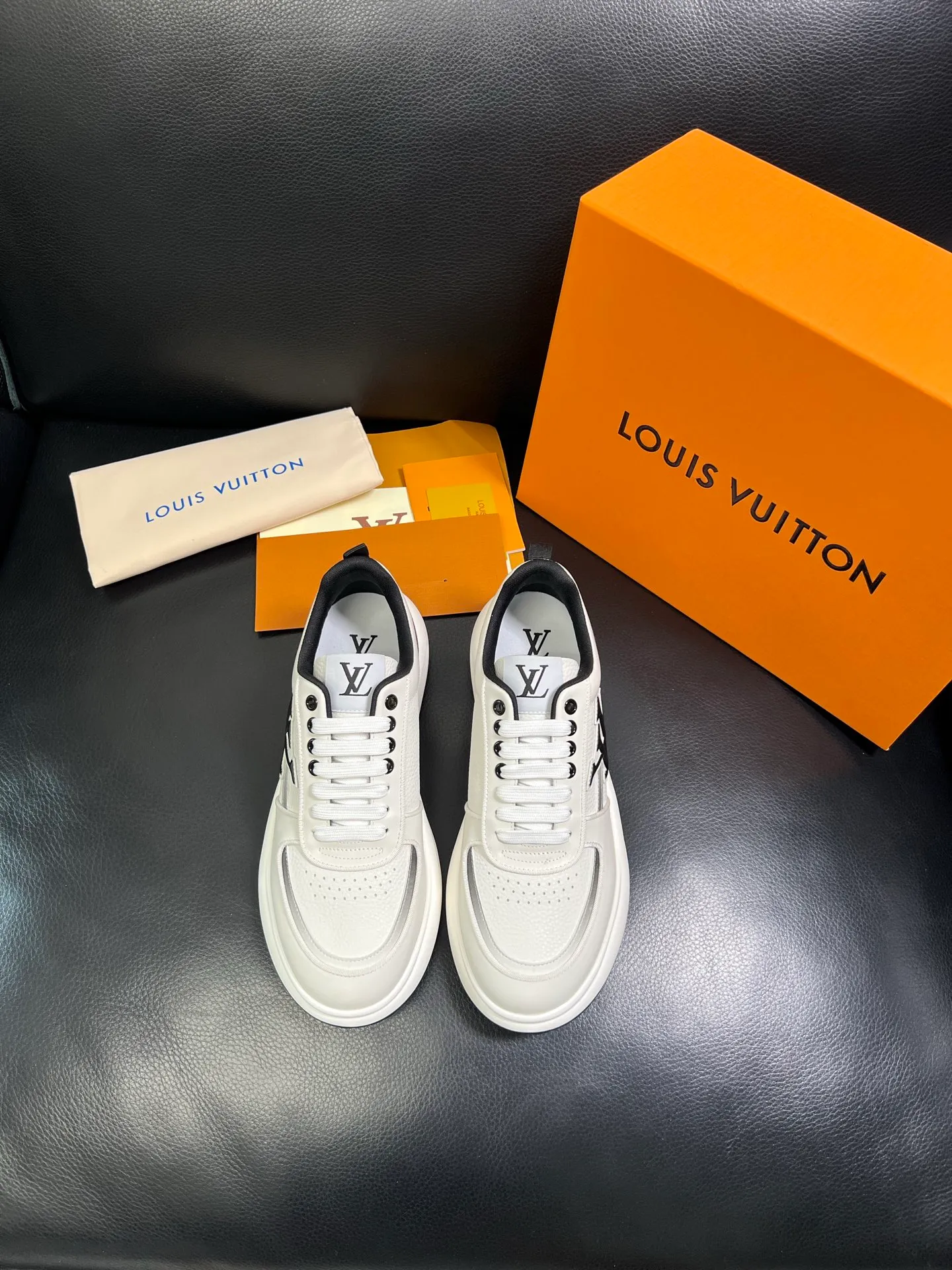 Men's shoes💰800 Lv 🔍Top purchasing agent🇮🇹 Louis Vuitton, the sports sneaker counter is synchronized, the uppers are imported from Italy, high-quality splicing colorful and complex crafts, the imported mesh padding is soft and comfortable, soles: original soles specially provided by the original factory, T men's men's shoes 💰U exclusive movable molded soles are super comfortable, original factory and single goods, 🔍🔍high quality, you can enter and exit the counter at will, welcome to compare, code number 38-44 (customized 45) 85871